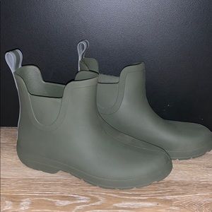 NWOT Women’s Chelsea Rain Boots